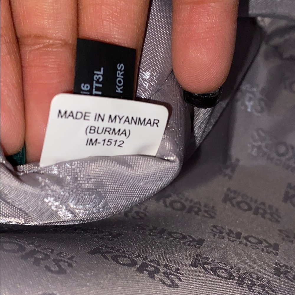 🎉HP🎉 Michael Kors Pearl Gray Jet Set Bag - Picture 12 of 15